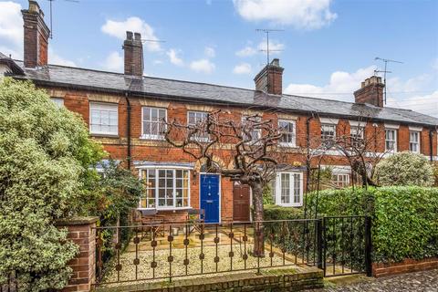 2 bedroom cottage for sale, Long Garden Walk, Farnham