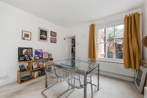 2 bedroom cottage for sale, Long Garden Walk, Farnham