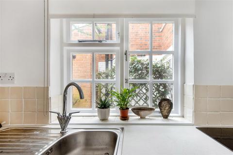 2 bedroom cottage for sale, Long Garden Walk, Farnham