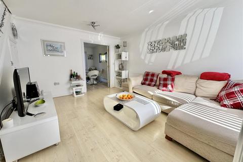 undefined, Brompton Gardens, Luton, LU3 3QA