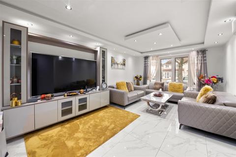 4 bedroom semi-detached house for sale, West Way, Hounslow