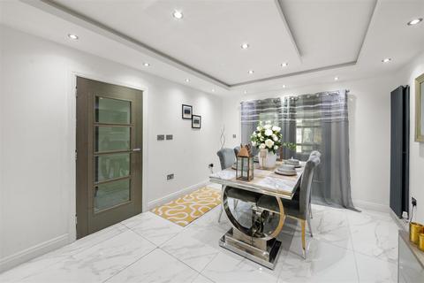4 bedroom semi-detached house for sale, West Way, Hounslow