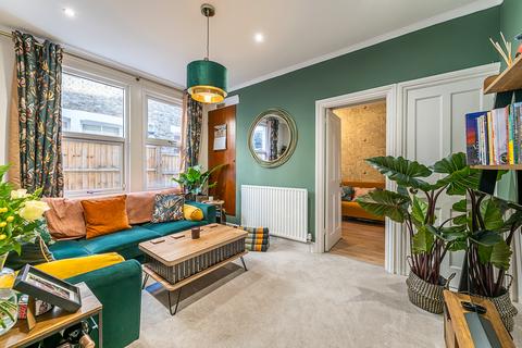 3 bedroom maisonette for sale, Yukon Road, London, SW12