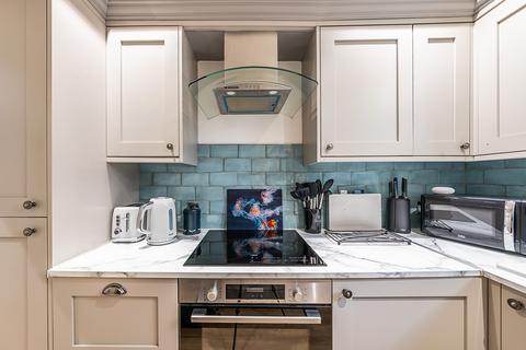 3 bedroom maisonette for sale, Yukon Road, London, SW12