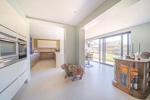 4 bedroom end of terrace house for sale, St. Lawrence Close, Knowle, B93