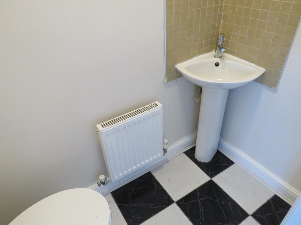 Cloakroom/wc