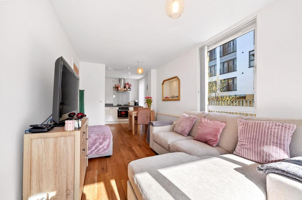 Loung/Kitchen Open-Planned