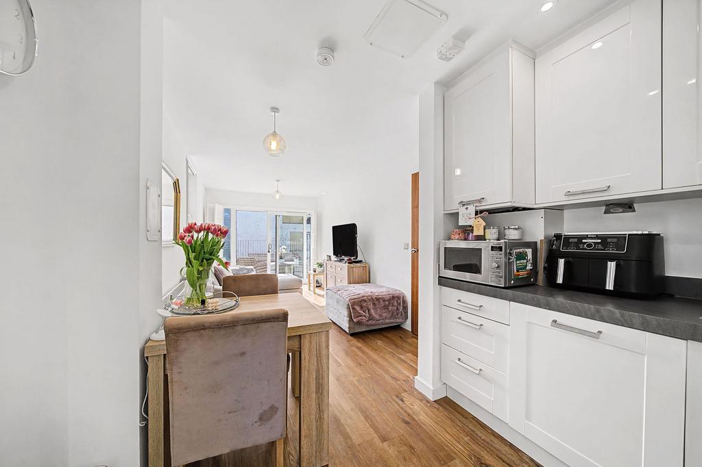 Kitchen/Lounge Open-Planned
