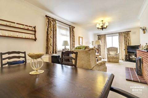 2 bedroom detached bungalow for sale, Elmstone Close, Stafford, ST17 0YL - No Upward Chain