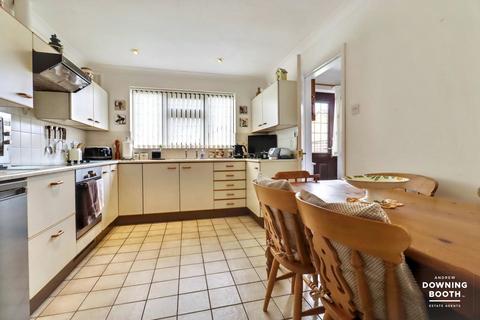 2 bedroom detached bungalow for sale, Elmstone Close, Stafford, ST17 0YL - No Upward Chain