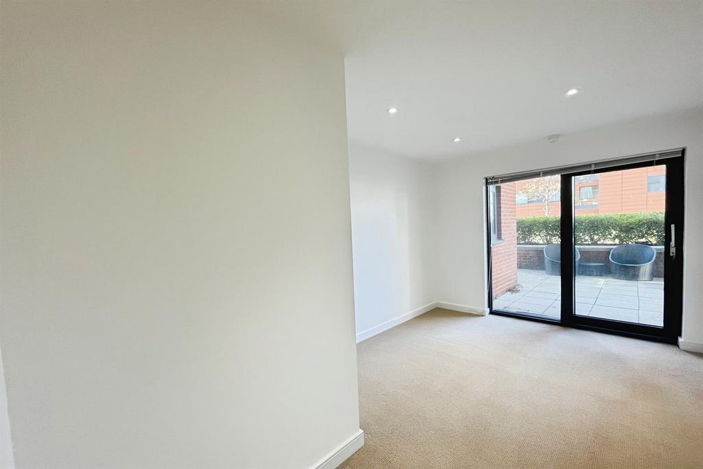 (Main)