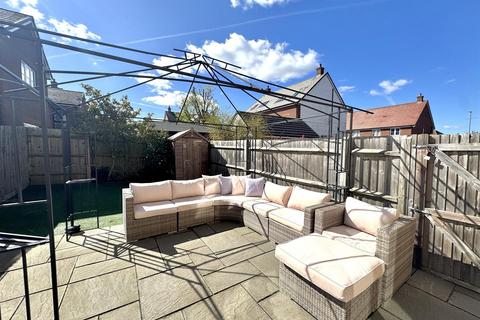 3 bedroom end of terrace house for sale, Butchers Green, Rainham, Gillingham, Kent