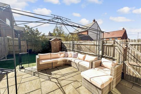 3 bedroom end of terrace house for sale, Butchers Green, Gillingham ME8
