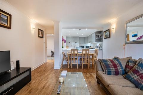 1 bedroom flat to rent, Admiral Walk, London W9