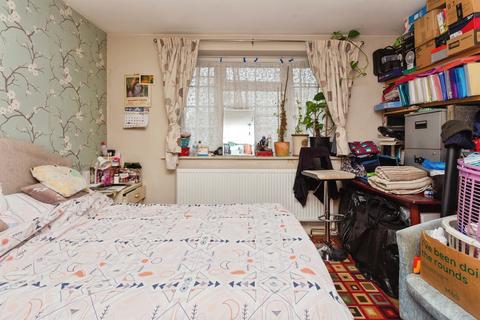 2 bedroom flat for sale, Princes Drive, Harrow