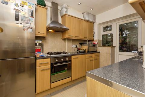 2 bedroom flat for sale, Princes Drive, Harrow