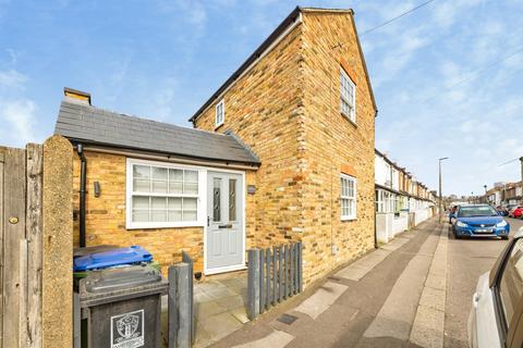 1 bedroom detached house for sale, Chester Road, Watford