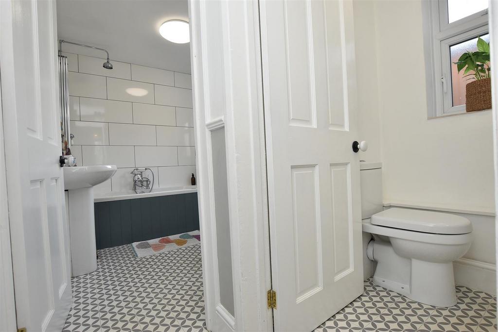 Bathroom/Separate WC