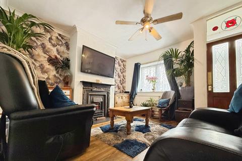 2 bedroom terraced house for sale, Leigh Road, Leigh