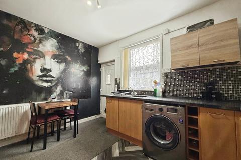 2 bedroom terraced house for sale, Leigh Road, Leigh
