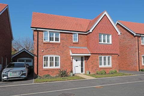 4 bedroom detached house to rent, Welply Way, Thame