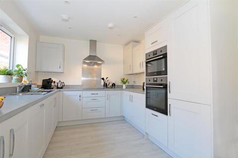 4 bedroom detached house to rent, Welply Way, Thame