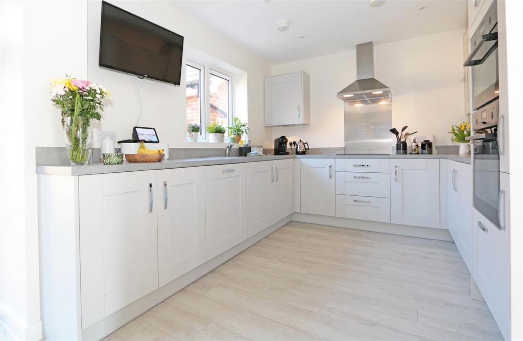 Kitchen2.jpg