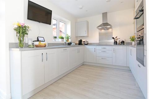 4 bedroom detached house to rent, Welply Way, Thame