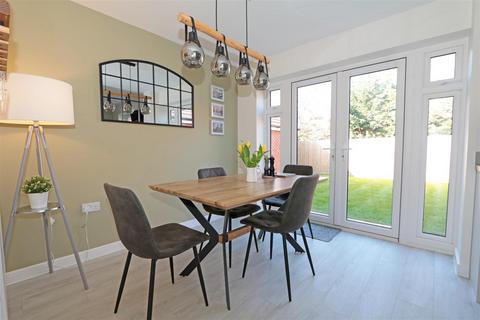 4 bedroom detached house to rent, Welply Way, Thame
