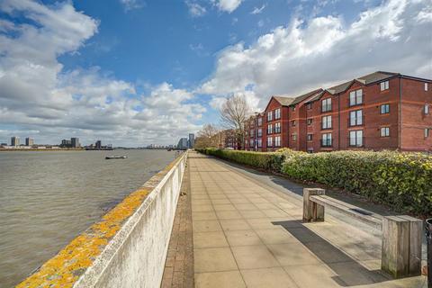 Harlinger Street, London SE18