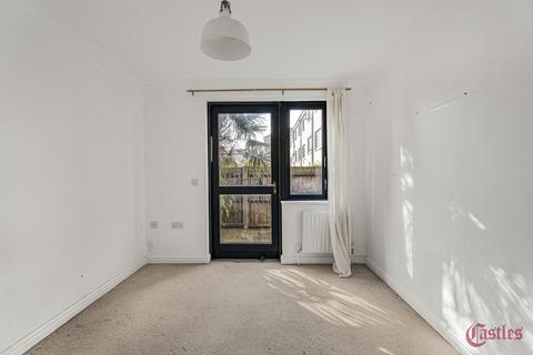 2 bedroom flat for sale, Monteagle Way, London