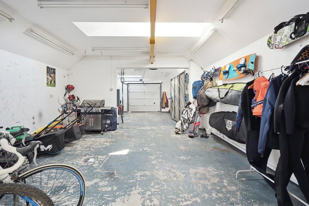 Garage/Workshop