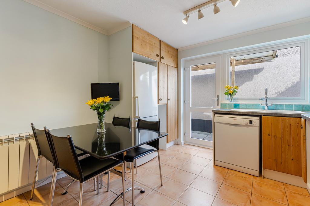 A17 - 10 Coombe Meadows Chillington - 260323