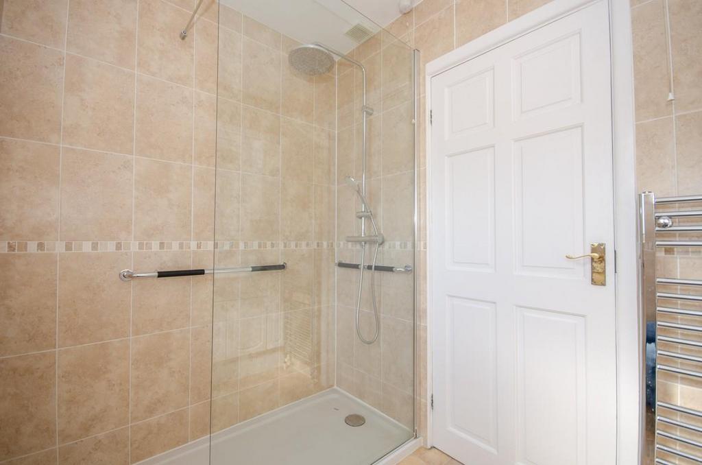 Shower room pic 2.jpg