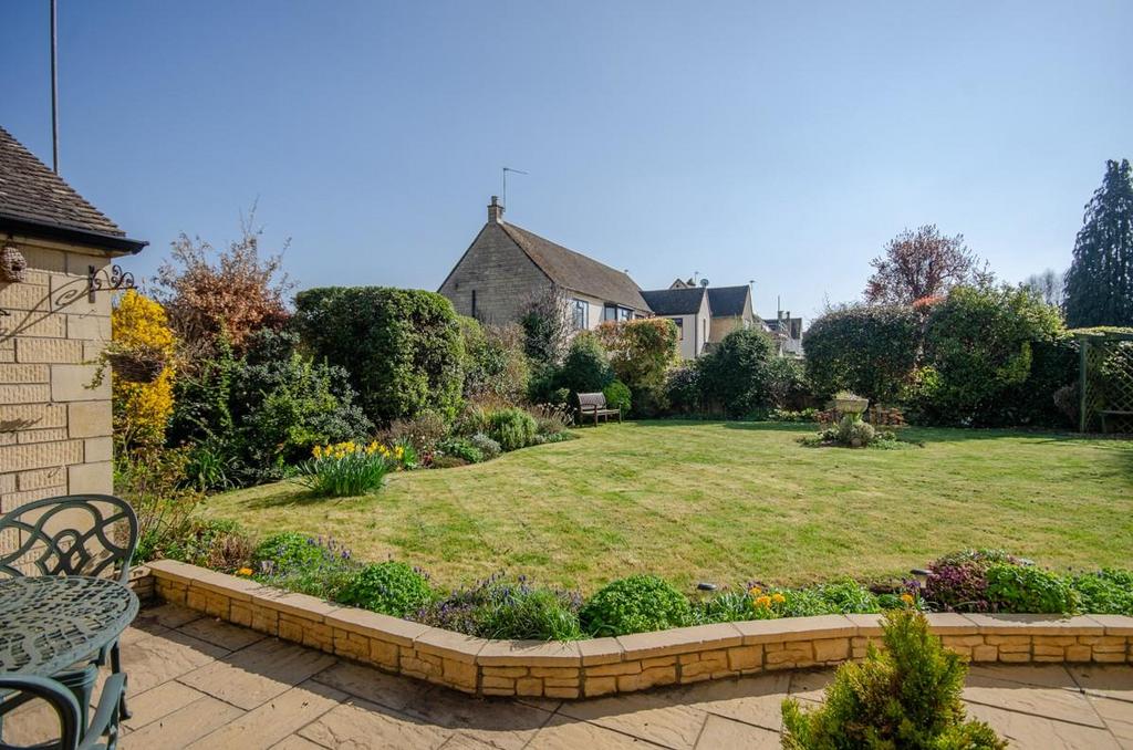 Rear garden pic 3.jpg