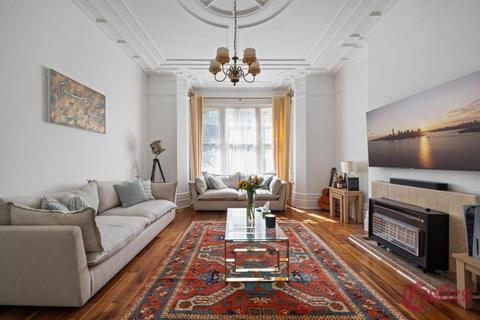 Avenue Road, Highgate, N6
