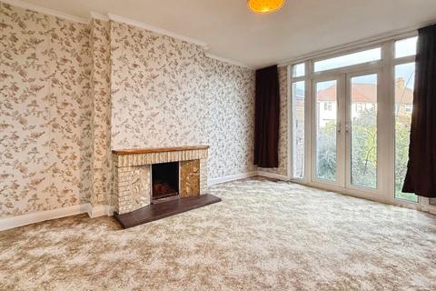 3 bedroom semi-detached house to rent, Cambridge Avenue Welling DA16
