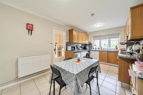 3 bedroom terraced house for sale, Windrush Close, Bramley, Guildford