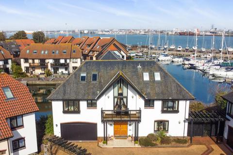 6 bedroom detached house for sale, Astra Court, Hythe, Southampton, Hampshire SO45