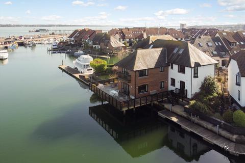 6 bedroom detached house for sale, Astra Court, Hythe, Southampton, Hampshire SO45