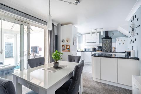 3 bedroom terraced house for sale, Kingfisher Close, Bradwell