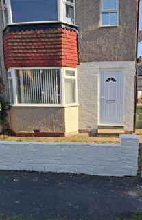 3 bedroom semi-detached house to rent, Milburn Crescent