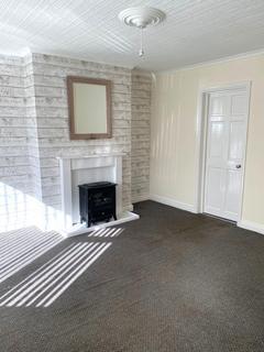 3 bedroom semi-detached house to rent, Milburn Crescent