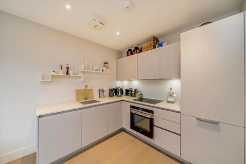2 bedroom flat to rent, West Hill, London SW15
