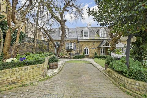 2 bedroom cottage for sale, Trinity Square, Margate CT9