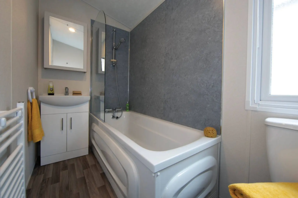 Oakwood Diamond Lodge Bathroom At Oakwood Retreat