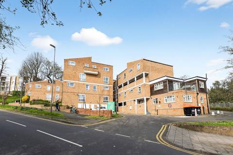 3 bedroom flat for sale, Frimley Close, London