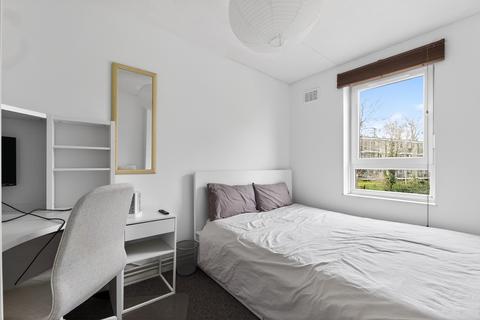 3 bedroom flat for sale, Frimley Close, London