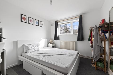 3 bedroom flat for sale, Frimley Close, London