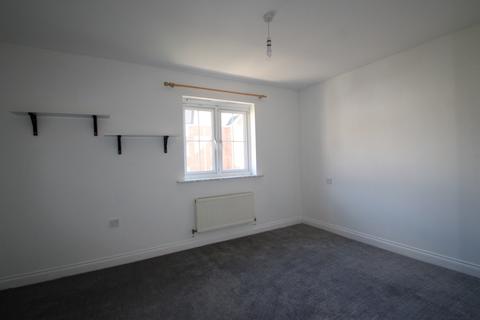 3 bedroom townhouse to rent, Avro Court, Hamble, SO31
